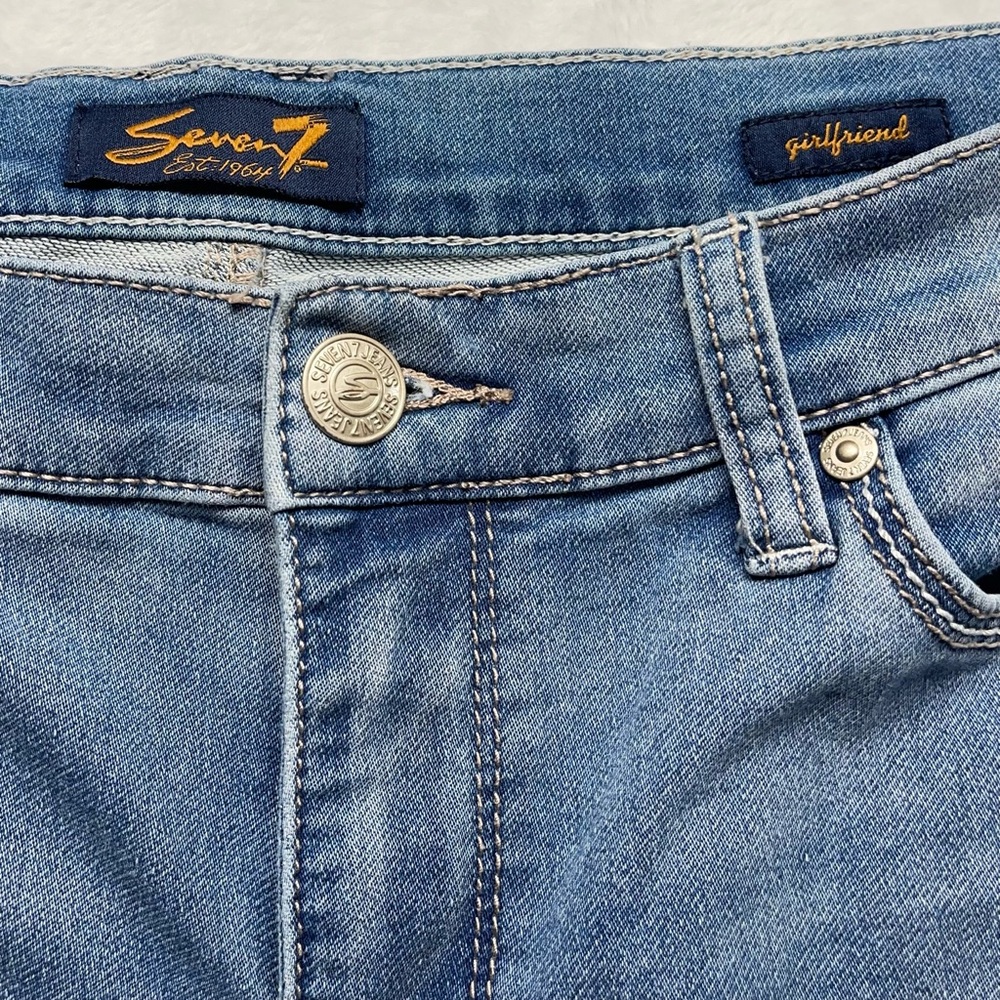 Seven 7 Women’s Capri Jeans Denim Embroidery Back Pockets Distressed Size 14 - Picture 9 of 15
